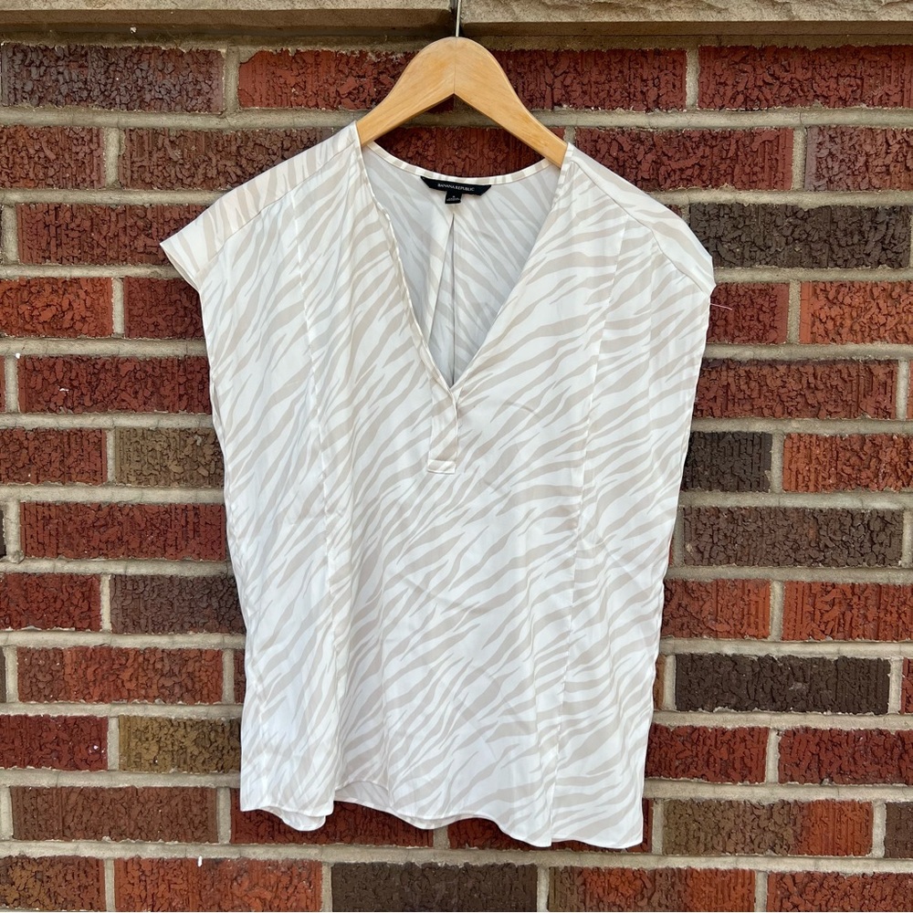 Banana Republic Cream and Tan Zebra Print Deep V Neck Boxy Short Sleeve Top